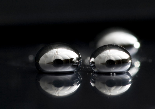 How liquid metal find the pathway for shape-shifting?
